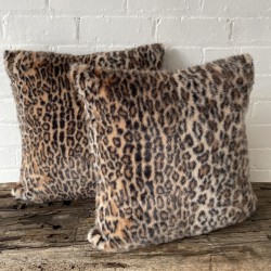 Cuscini in Finta Pelliccia con Stampa Animalier | Cuscini per Divano con Motivo Leopardo | Cuscini in Pelliccia con Motivo