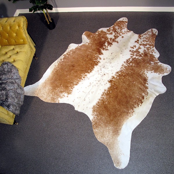 Extra Large Tan and off-white Cowhide Rug CR00141