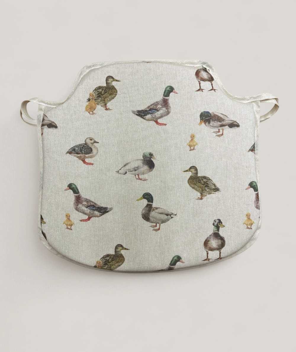Duck printed spindle shaped seat pads