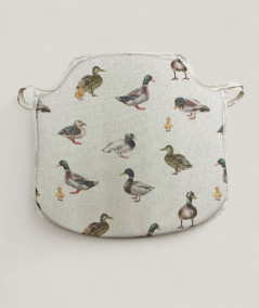 Duck printed spindle shaped seat pads