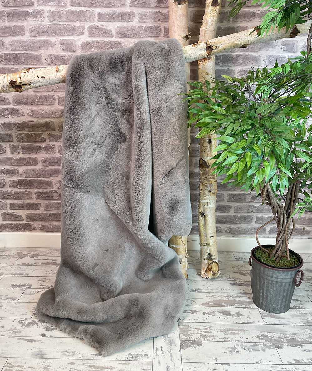 Taupe faux fur throw with ivory lining Taupe faux fur throw with ivory lining