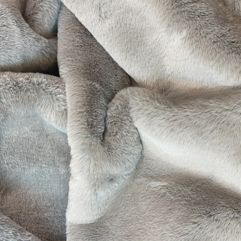 Luxuriöse Taupe-Fell-Decke | Synthetische Felldecke | Richmond Taupe
