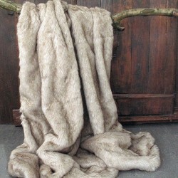 Beige Kunstfell-Decke | Große Kunstfell-Decke | Tundra-Wolf-Fell-Decke