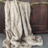 Beige Kunstfell-Decke | Große Kunstfell-Decke | Tundra-Wolf-Fell-Decke
