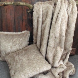 Beige Faux Fur Throw | Grote Faux Fur Throw | Tundra Wolf Fur Throw