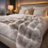 Beige gestreifte Kunstpelzdecke | Rentierfell-Decke | Luxus-Felldecken