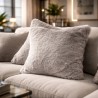 Coussins en fausse fourrure Richmond Taupe | Oreillers en fourrure taupe | Coussins gris pâle