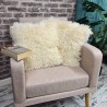 Coussin en fausse fourrure mongole crème | Coussins en fourrure bouclée crème |