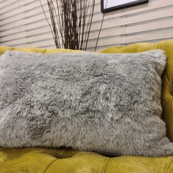 Coussins en fourrure rectangulaires cendre | Coussins rectangulaires en fausse fourrure grise