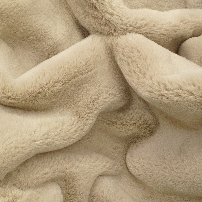 Coperta per animali domestici in finta pelliccia di mandorla di Richmond | Coperte per cani e gatti in finta pelliccia beige |