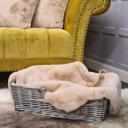 Coperta per animali domestici in finta pelliccia di mandorla di Richmond | Coperte per cani e gatti in finta pelliccia beige |