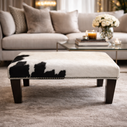 Tabouret en peau de vache crème et noire | Repose-pieds en peau de vache