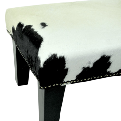 Tabouret en peau de vache crème et noire | Repose-pieds en peau de vache