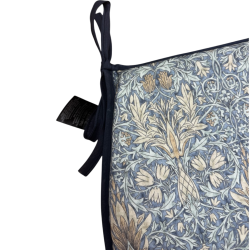 Coussin de siège en forme de D Snakeshead Denim | William Morris Coussin de siège en forme de D