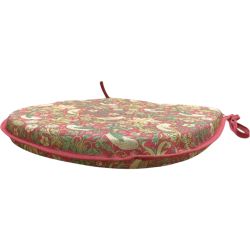 D-förmiges Sitzkissen Strawberry Thief Crimson | Rotes florales D-förmiges Sitzkissen