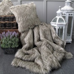 UITVERKOOP! Wasbeer Imitatiebont Bedloper | Driekleurige Imitatiebont Bedloper