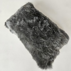 Deux coussins rectangulaires en véritable peau de mouton gris 30x50cm