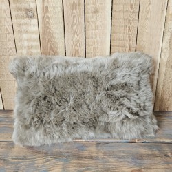 Coppia di cuscini rettangolari in vera pelle di pecora color talpa 30x50cm