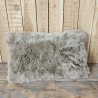 Coppia di cuscini rettangolari in vera pelle di pecora color talpa 30x50cm