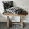 Deux grands coussins en véritable peau de mouton grise 50 cm