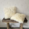 Paire de coussins carrés en véritable peau de mouton ivoire 50 cm