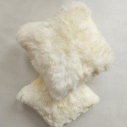Paire de coussins carrés en véritable peau de mouton ivoire 50 cm