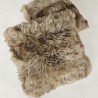 Paar taupe kussens van echte schapenvacht 50 cm