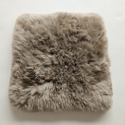 Paire de coussins de siège carrés en peau de mouton véritable à poils longs 40 cm taupe