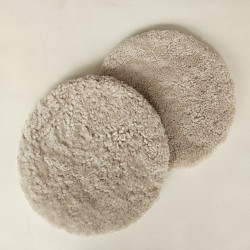 Cuscini rotondi per sedie da bistrot in pelle di pecora shearling Oyster 37 cm, venduti in coppia